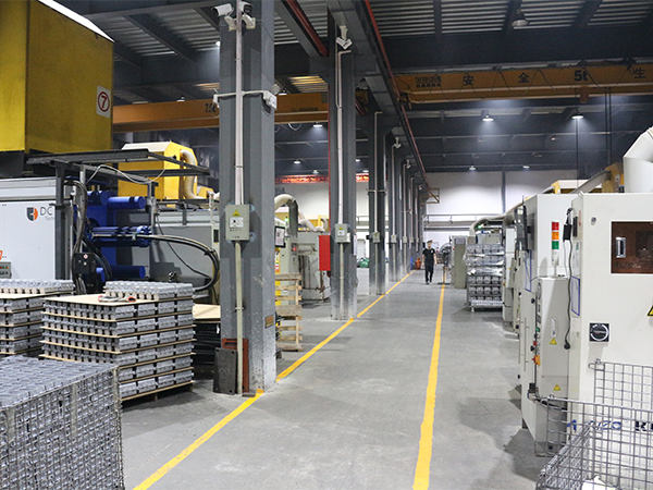 錦宏峰壓鑄車(chē)間一角